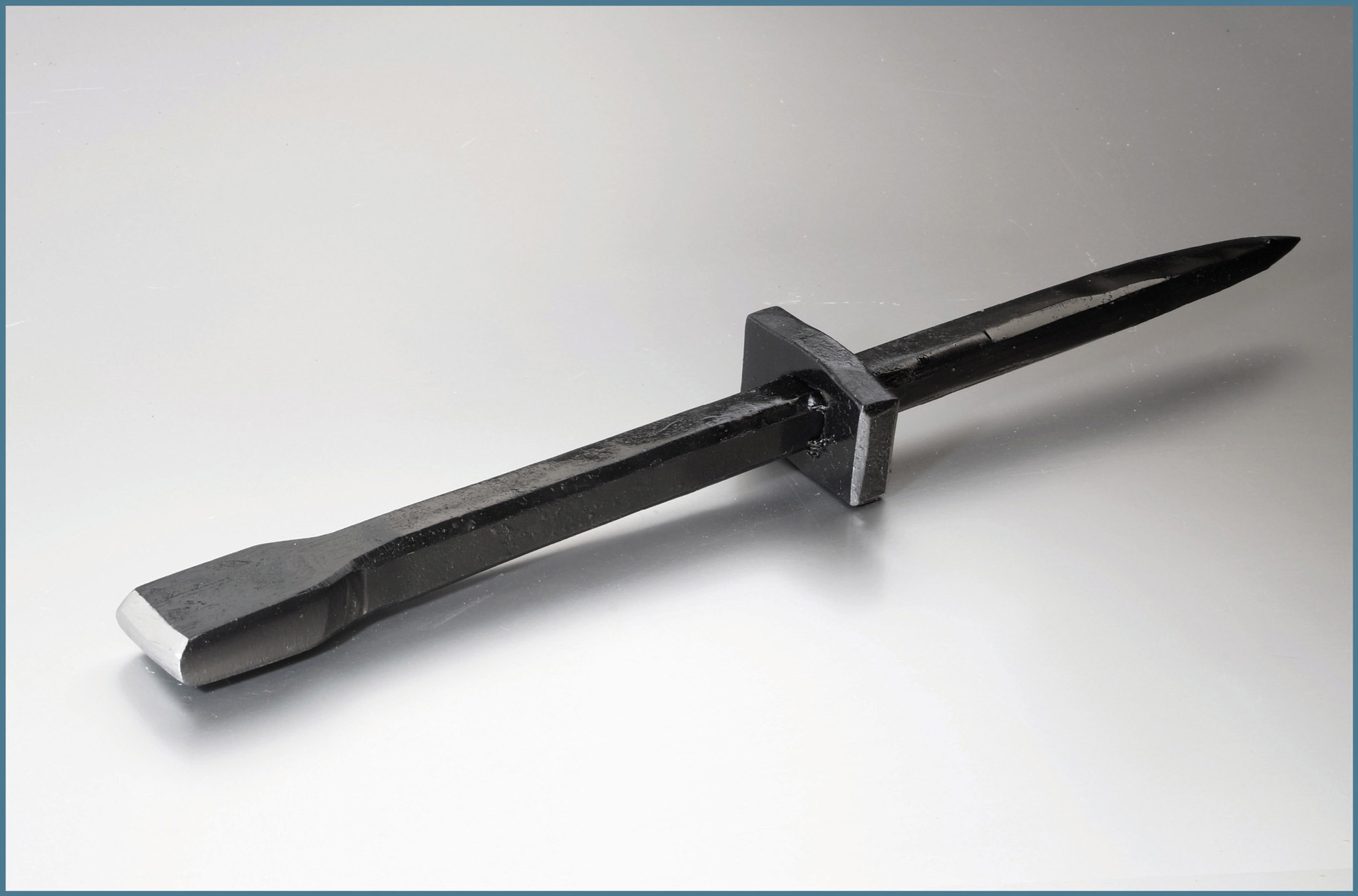 Dengelamboss Lang mit Bodenplatte und Pinne